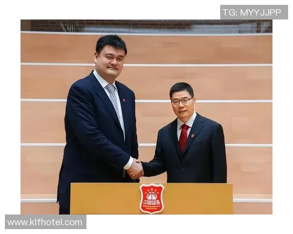 姚明与格子旗的传奇交汇：篮球巨星如何影响体育文化与青年梦想