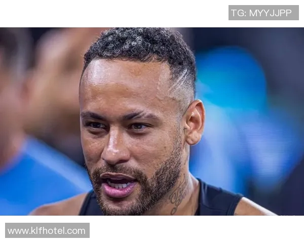 欧冠赛场上的足球明星发型大盘点时尚与个性的完美结合