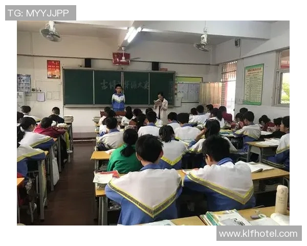 足球明星背头造型大赏领略他们的时尚魅力与个性风采 足球明星背头造型大赏领略他们的时尚魅力与个性风采