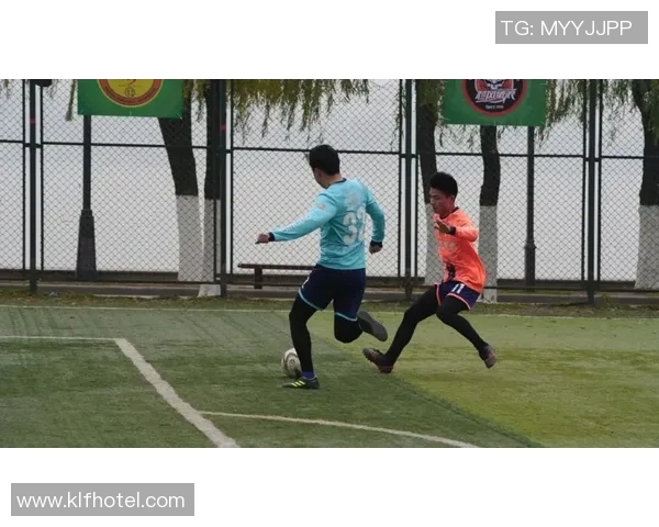 从街头乞讨到绿茵场上闪耀的足球明星的励志传奇之路