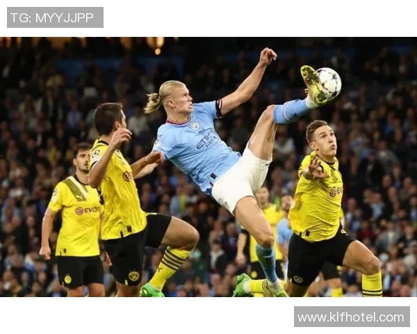 足球明星精彩瞬间射门壁纸尽显力量与技巧的完美结合