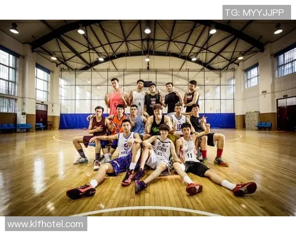 老明星篮球重聚赛场回忆青春岁月展现传奇风采